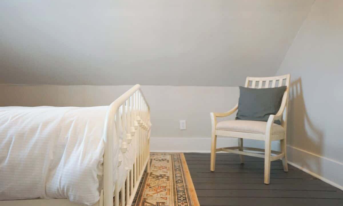 Photo of Bedroom in Off Broadway