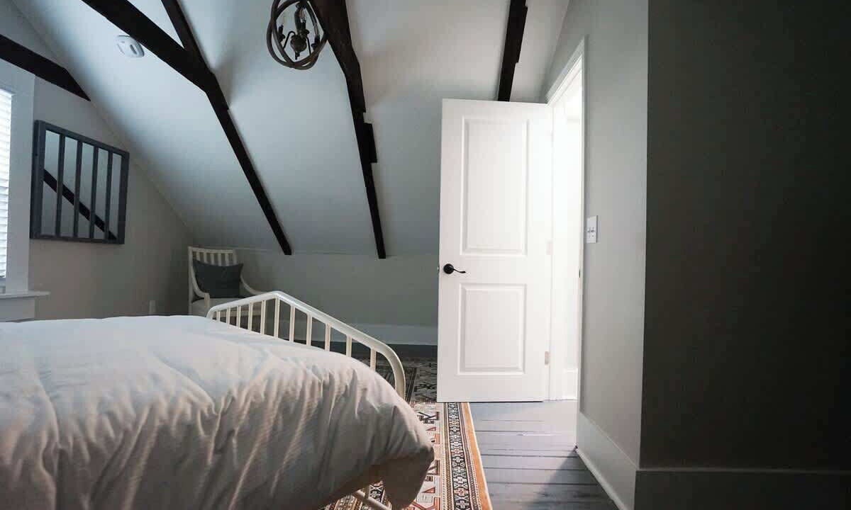 Photo of Bedroom in Off Broadway