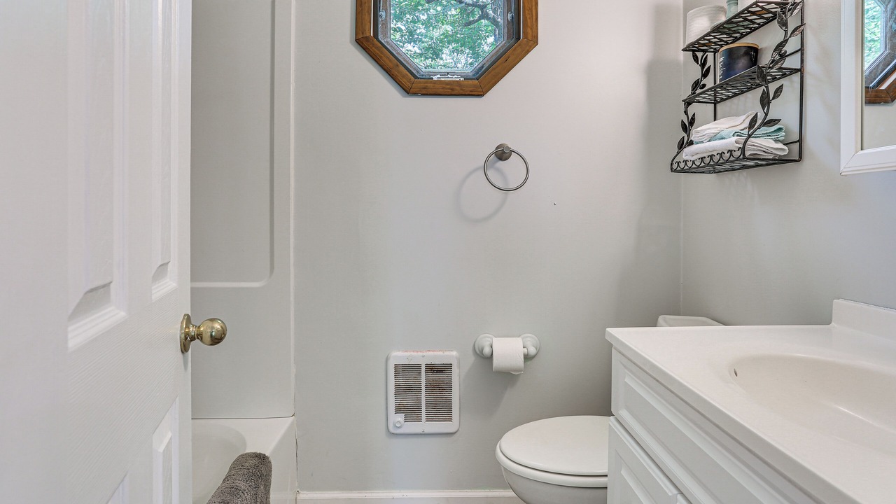 Photo of Bathroom in Rowland