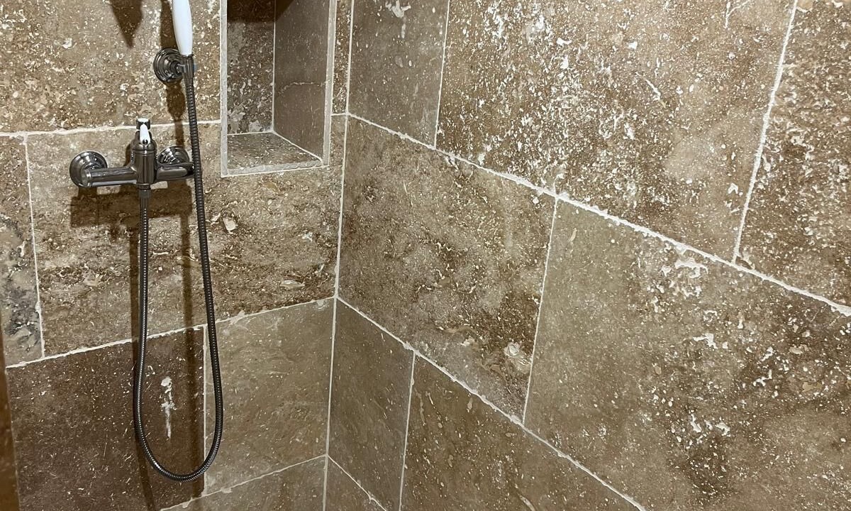 Photo of Bathroom in Labastide-de-Virac