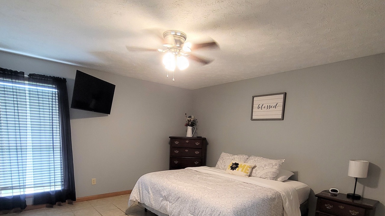 Photo of Bedroom in Sulphur
