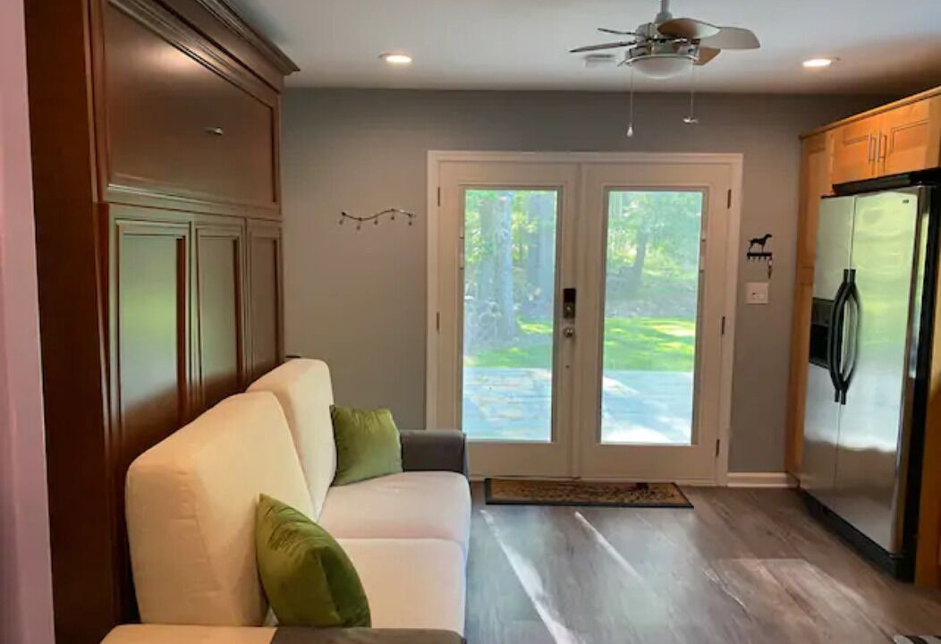 Photo of Livingroom in Parole