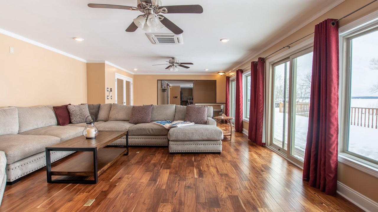 Photo of Livingroom in Cayuga