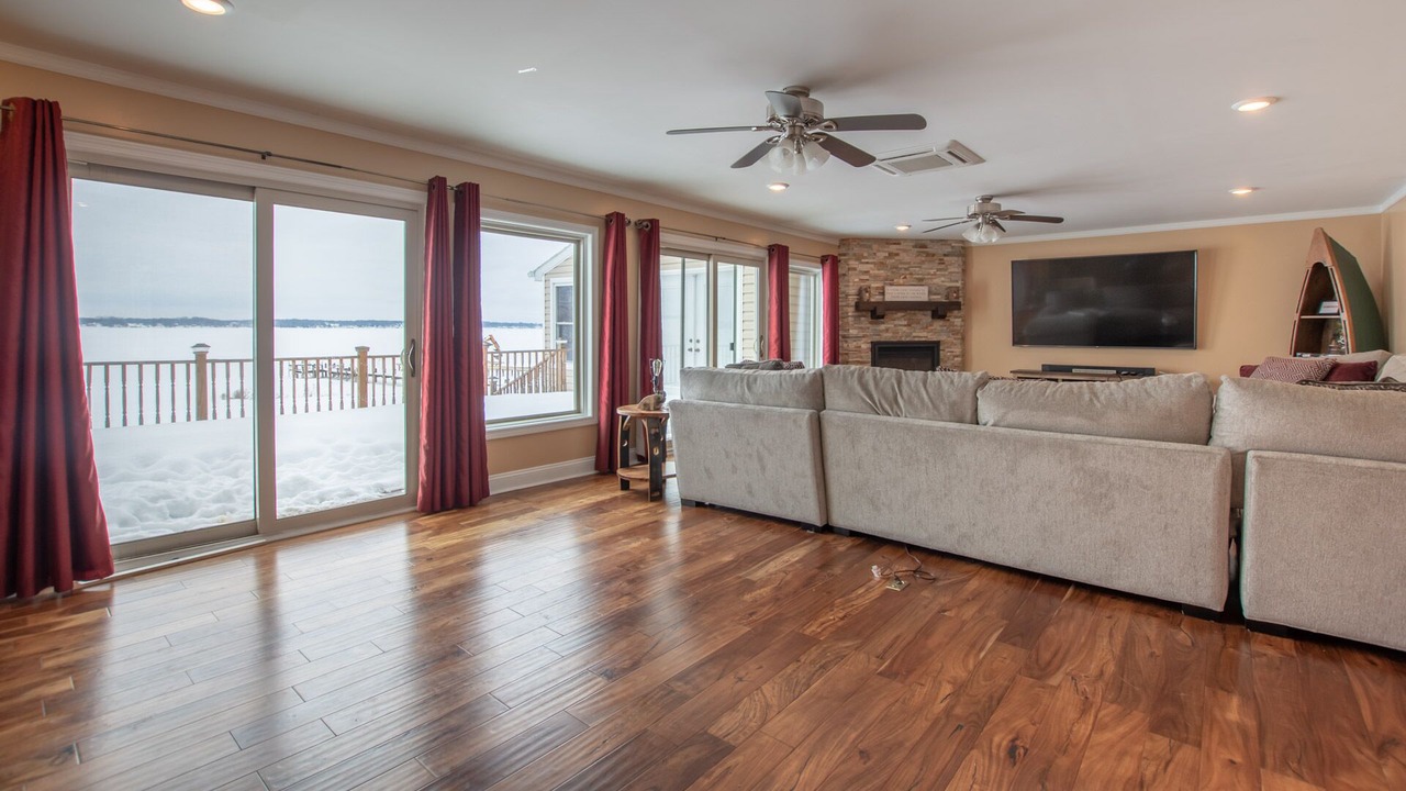 Photo of Livingroom in Cayuga