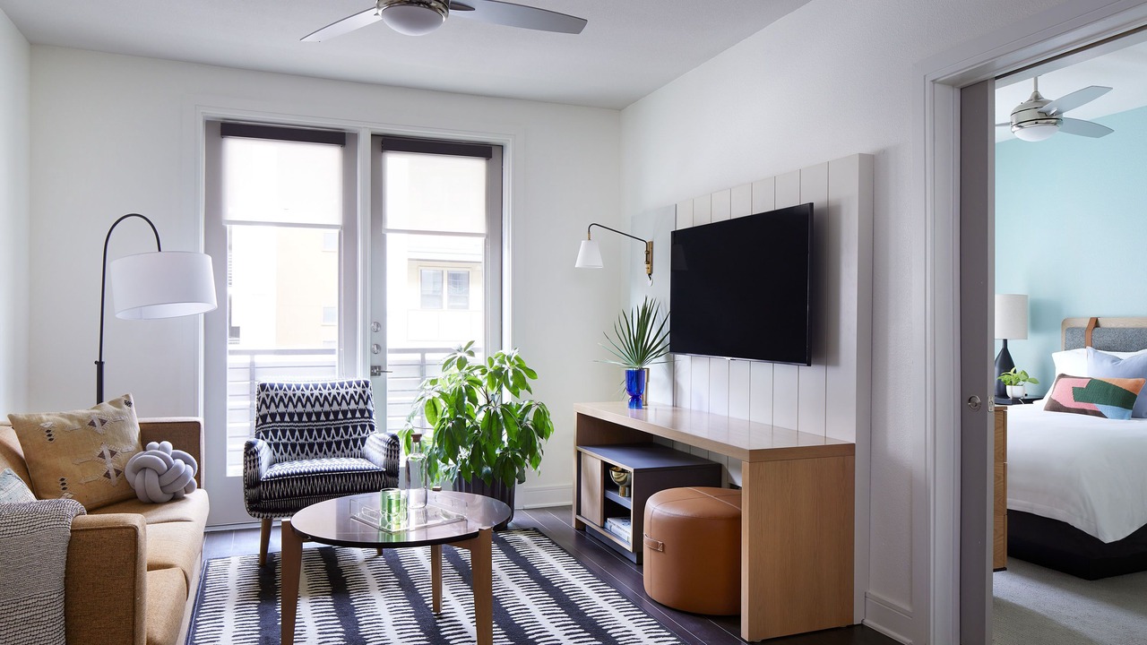 Photo of Livingroom in East Cesar Chavez