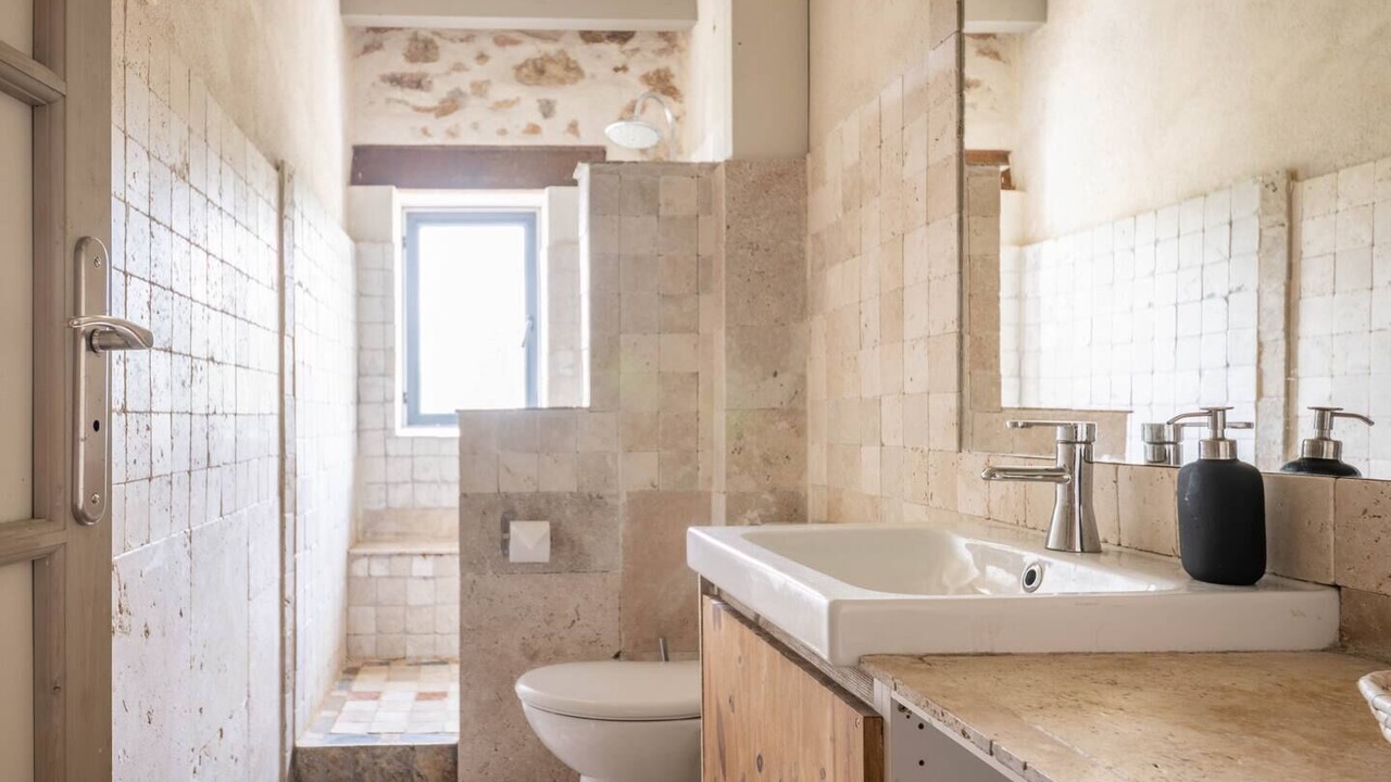 Photo of Bathroom in Fabrezan