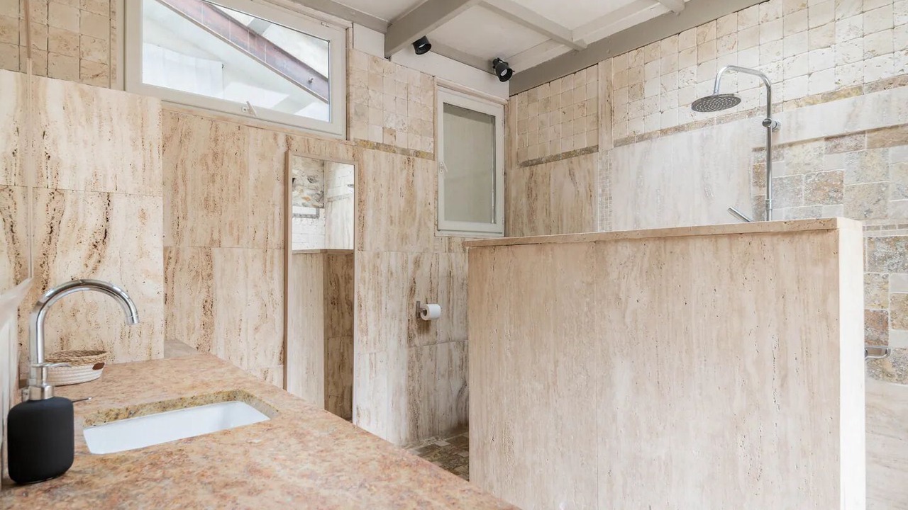 Photo of Bathroom in Fabrezan