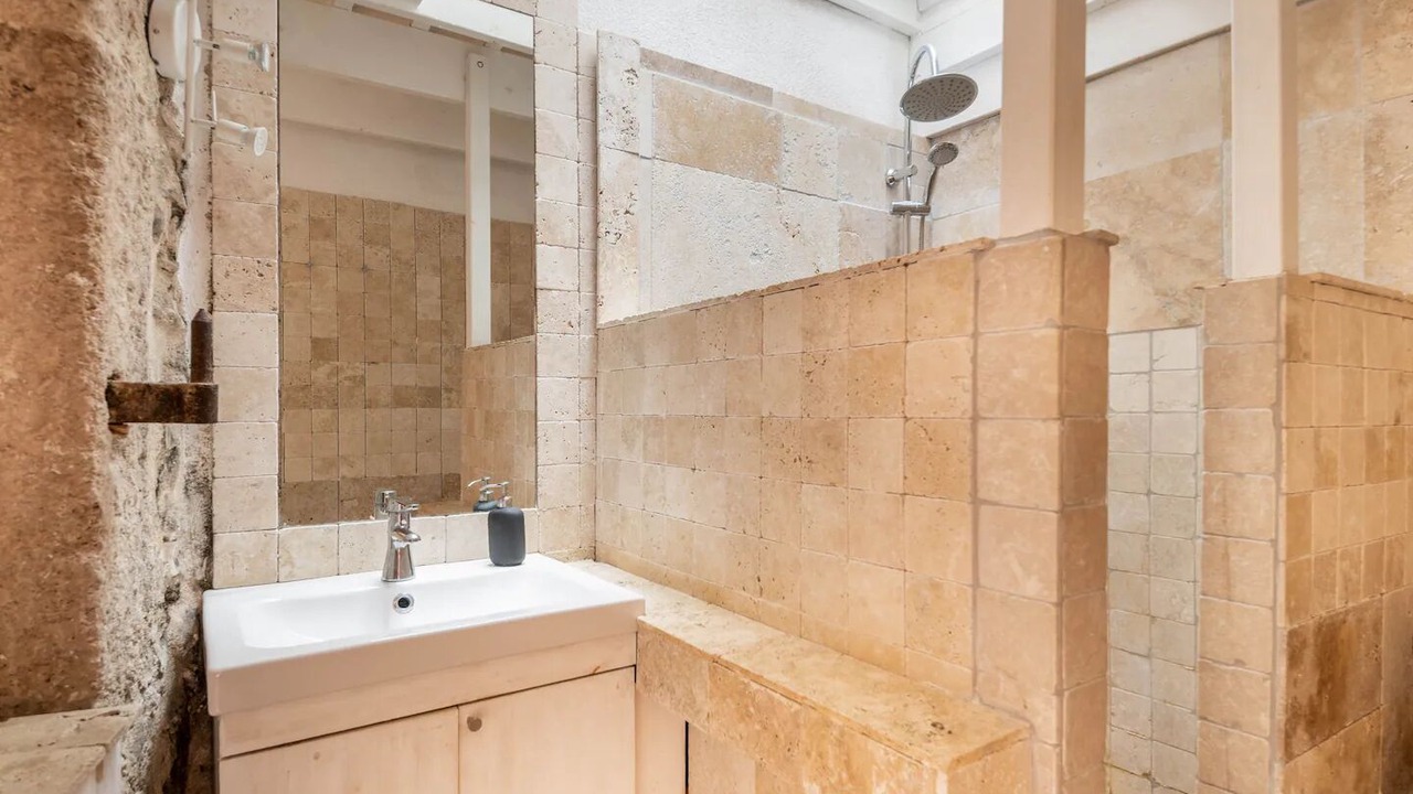 Photo of Bathroom in Fabrezan