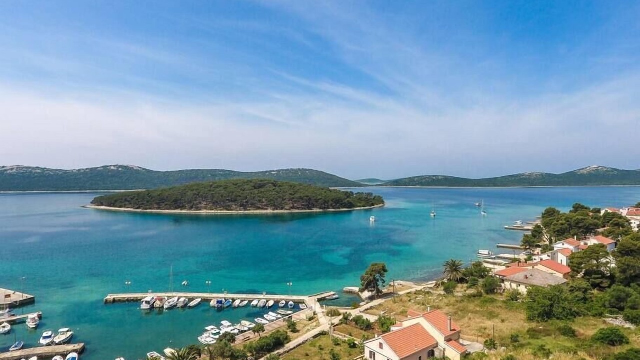 Photo of Others in Molat