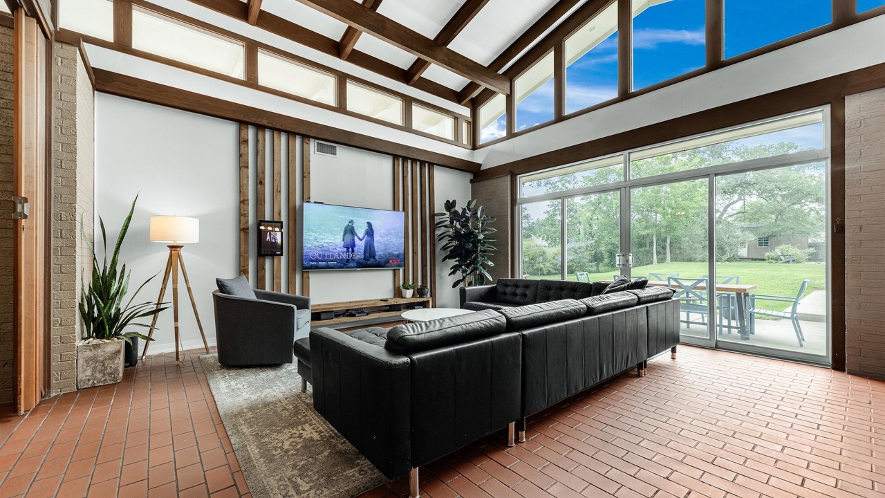 Photo of Livingroom in Bryan