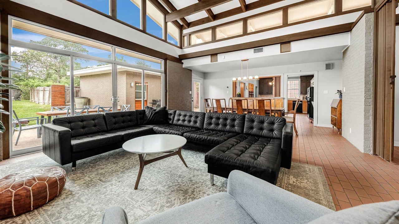 Photo of Livingroom in Bryan