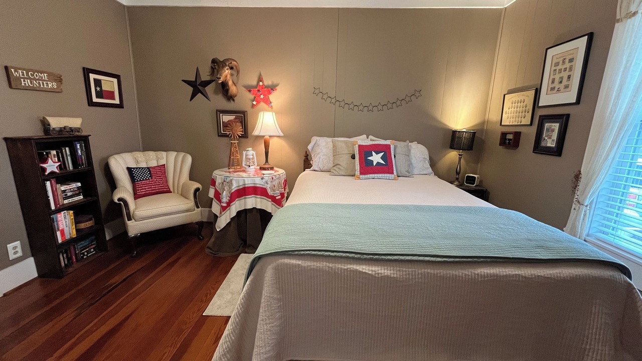 Photo of Bedroom in La Grange