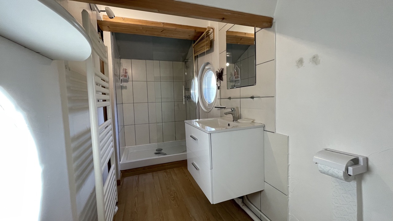 Photo of Bathroom in Saint-Marcel-de-Careiret