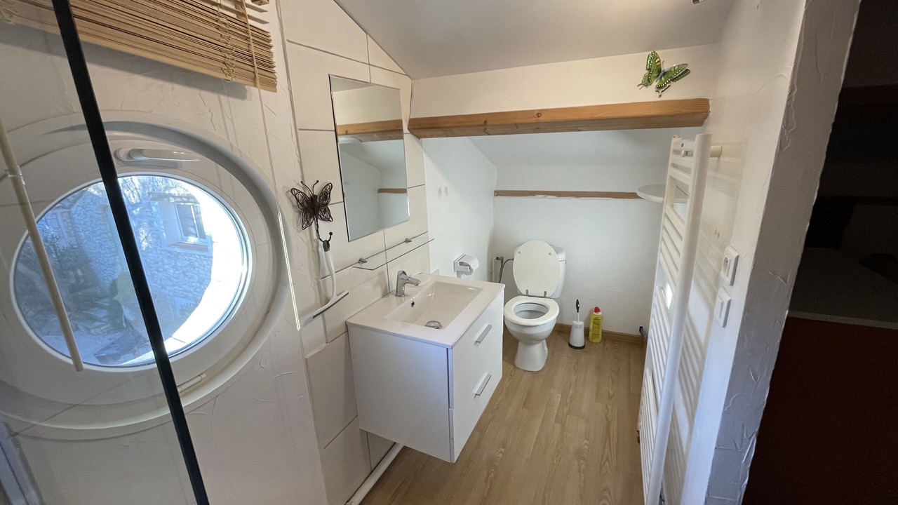 Photo of Bathroom in Saint-Marcel-de-Careiret