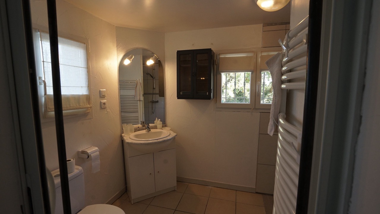 Photo of Bathroom in Saint-Marcel-de-Careiret