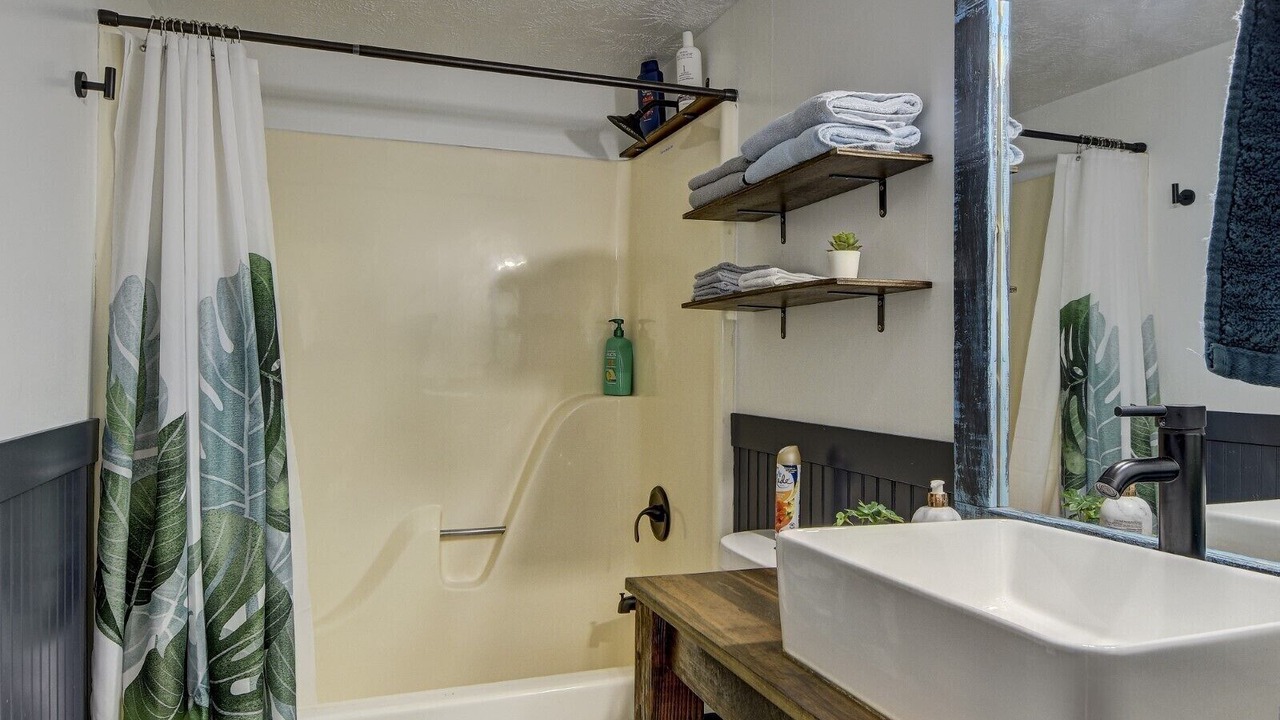 Photo of Bathroom in Pottawattamie County