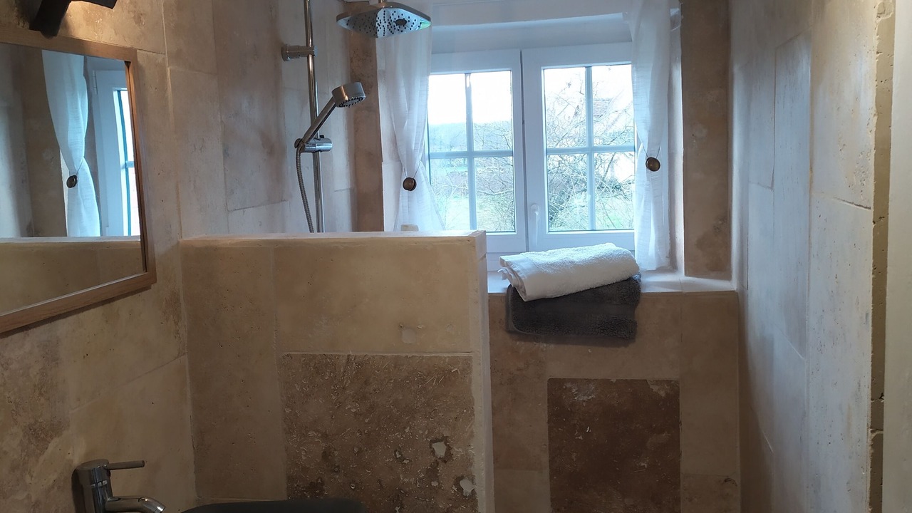 Photo of Bathroom in Velles