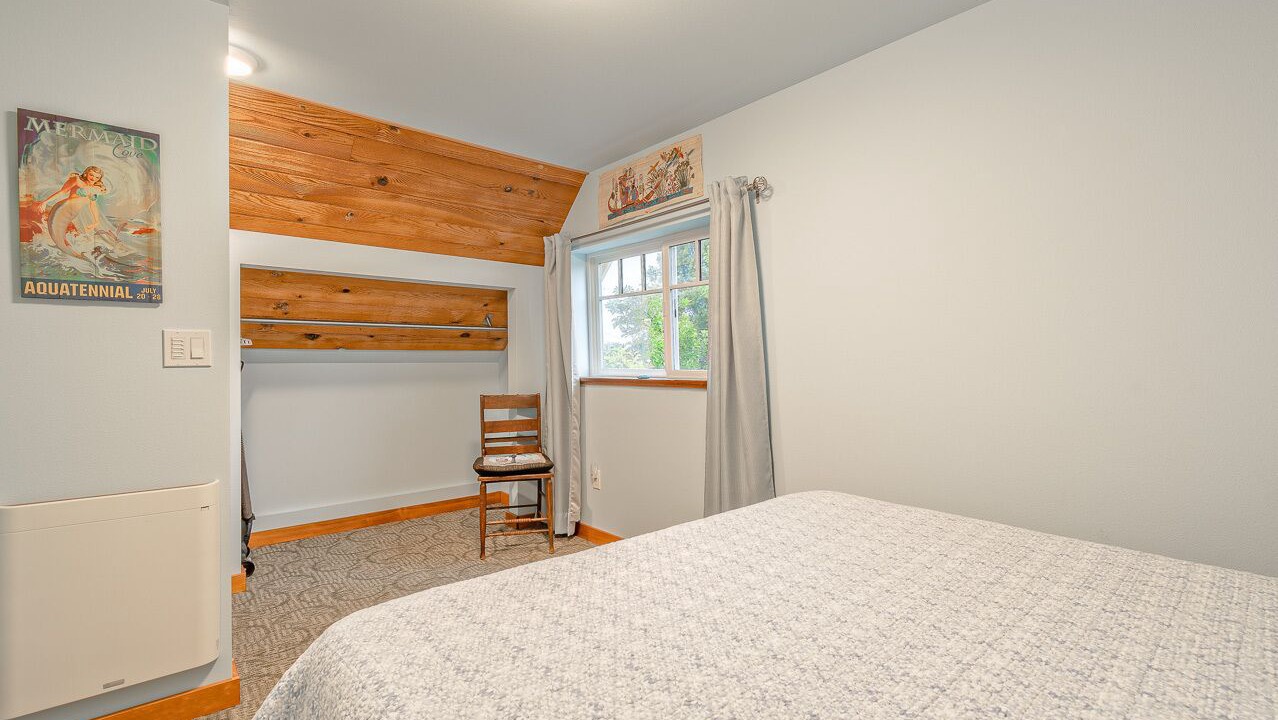 Photo of Bedroom in Alki