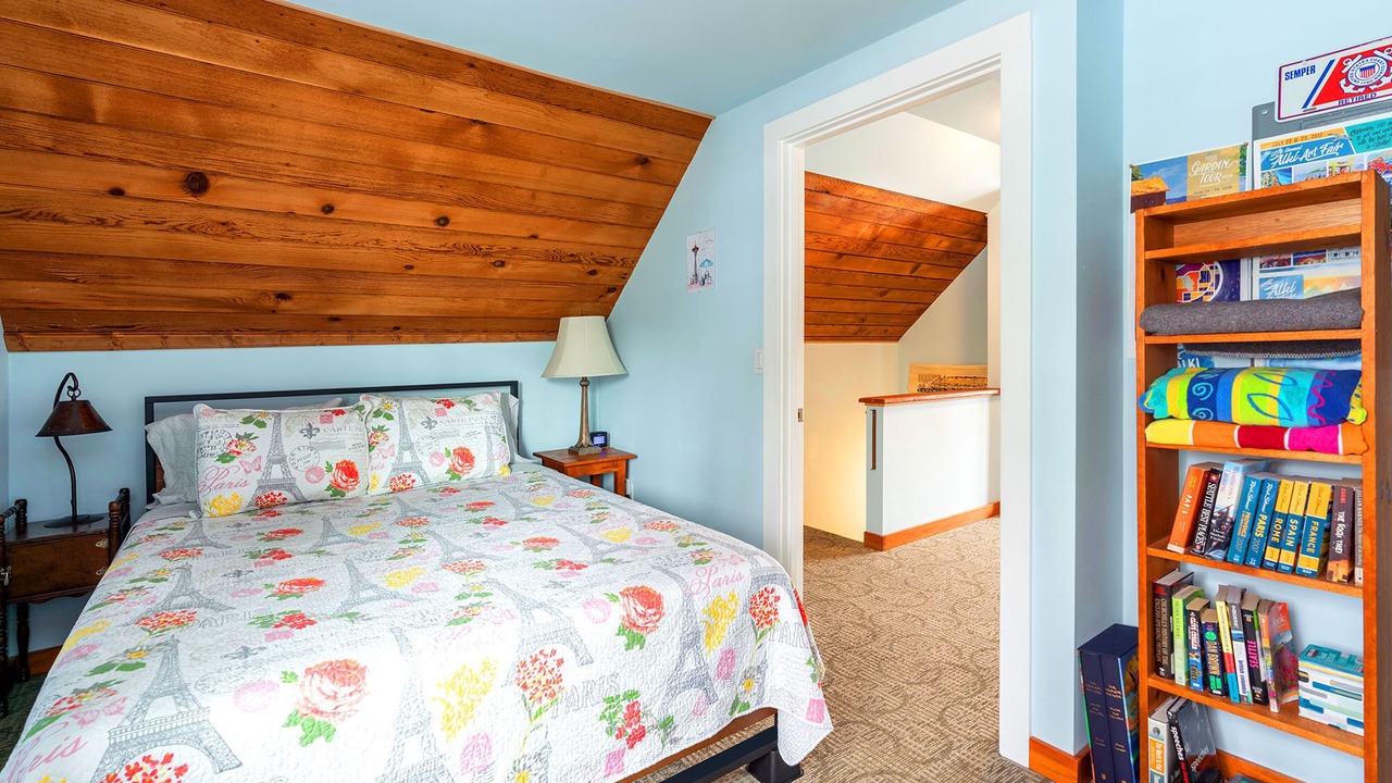 Photo of Bedroom in Alki