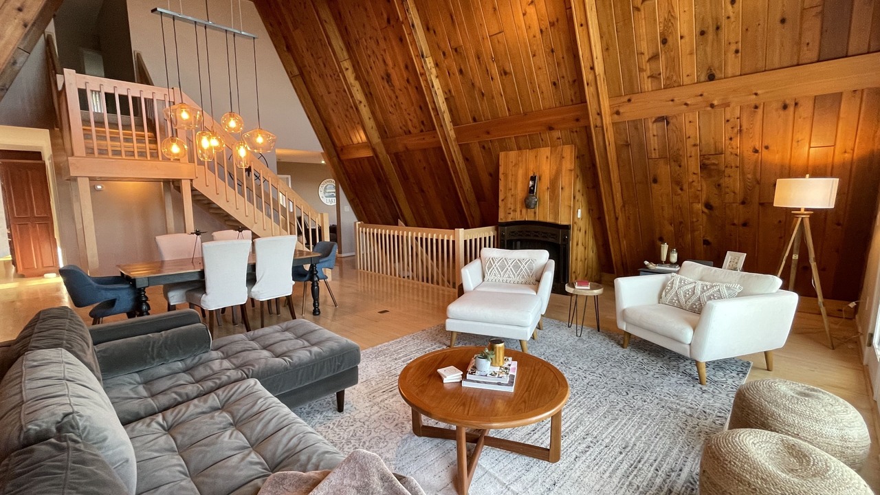 Photo of Livingroom in Bristol Hills