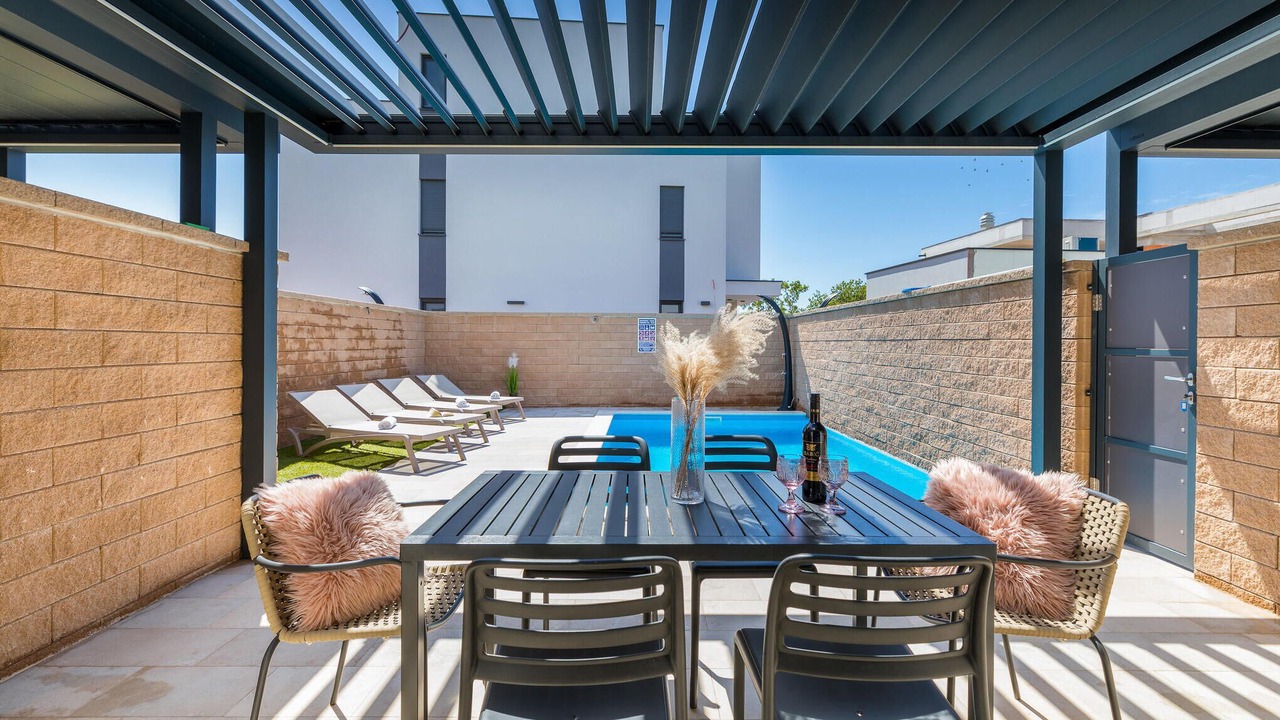 Photo of Outdoor in Peroj