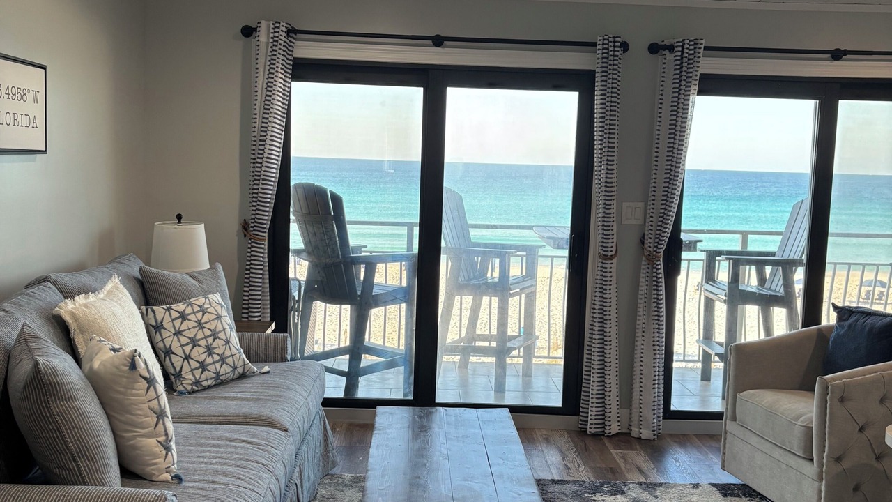 Photo of Livingroom in Crystal Shores