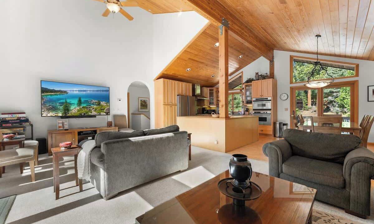 Photo of Livingroom in Tahoe Vista