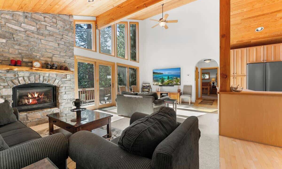 Photo of Livingroom in Tahoe Vista