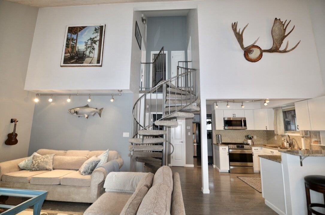 Photo of Livingroom in Old Seward - Oceanview