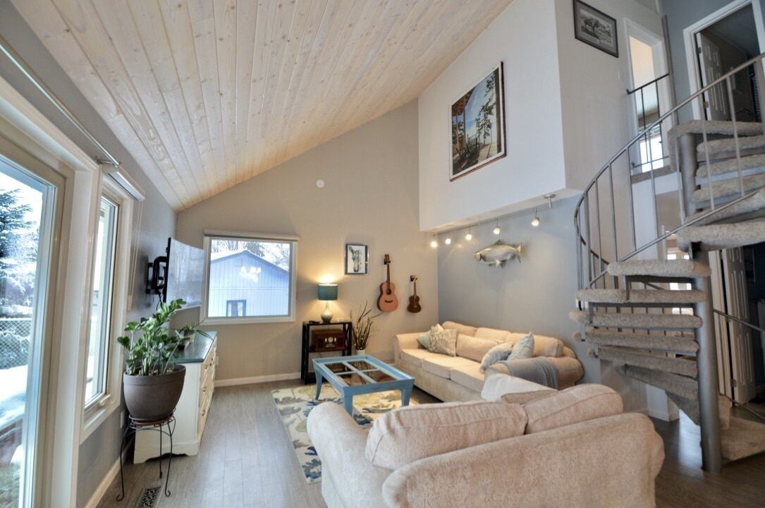 Photo of Livingroom in Old Seward - Oceanview
