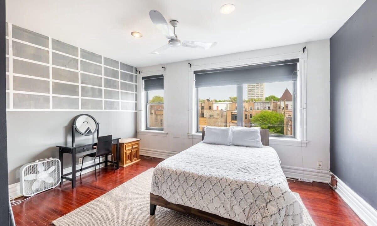 Photo of Bedroom in Bronzeville