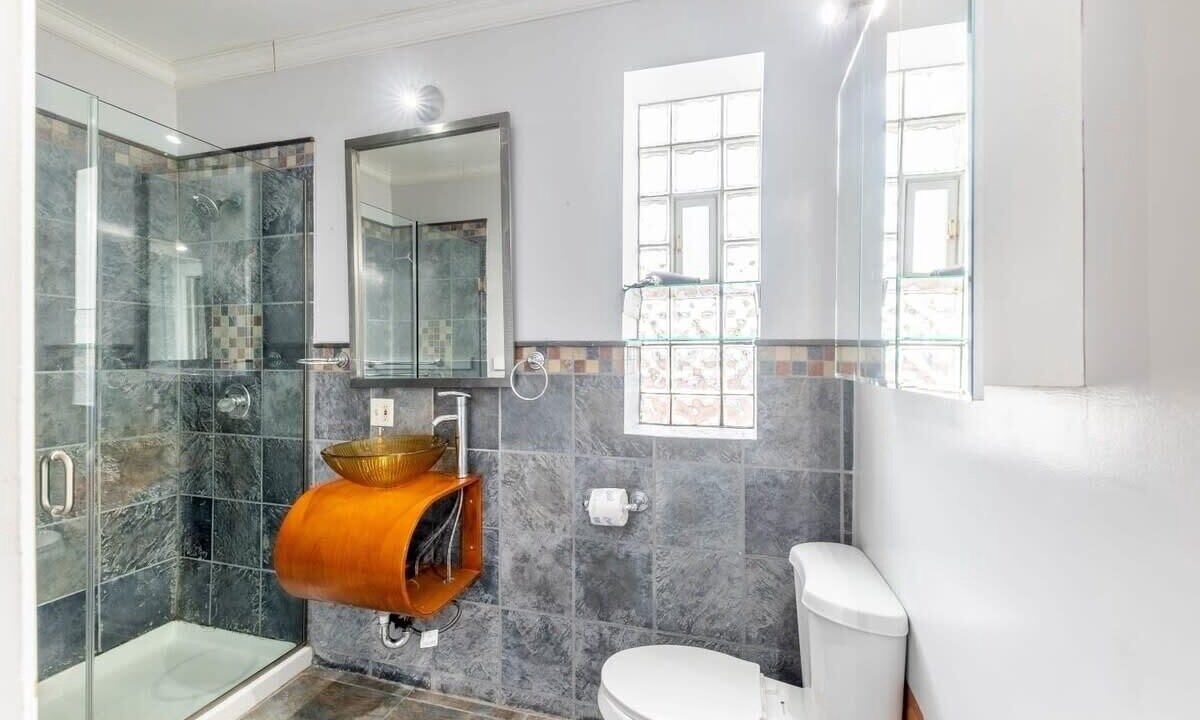 Photo of Bathroom in Bronzeville