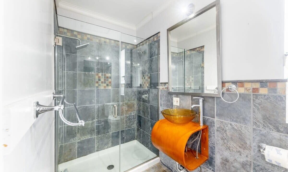Photo of Bathroom in Bronzeville