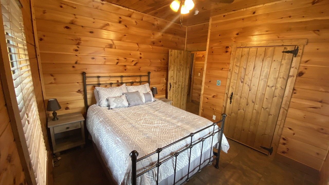 Photo of Bedroom in Piney Mountain