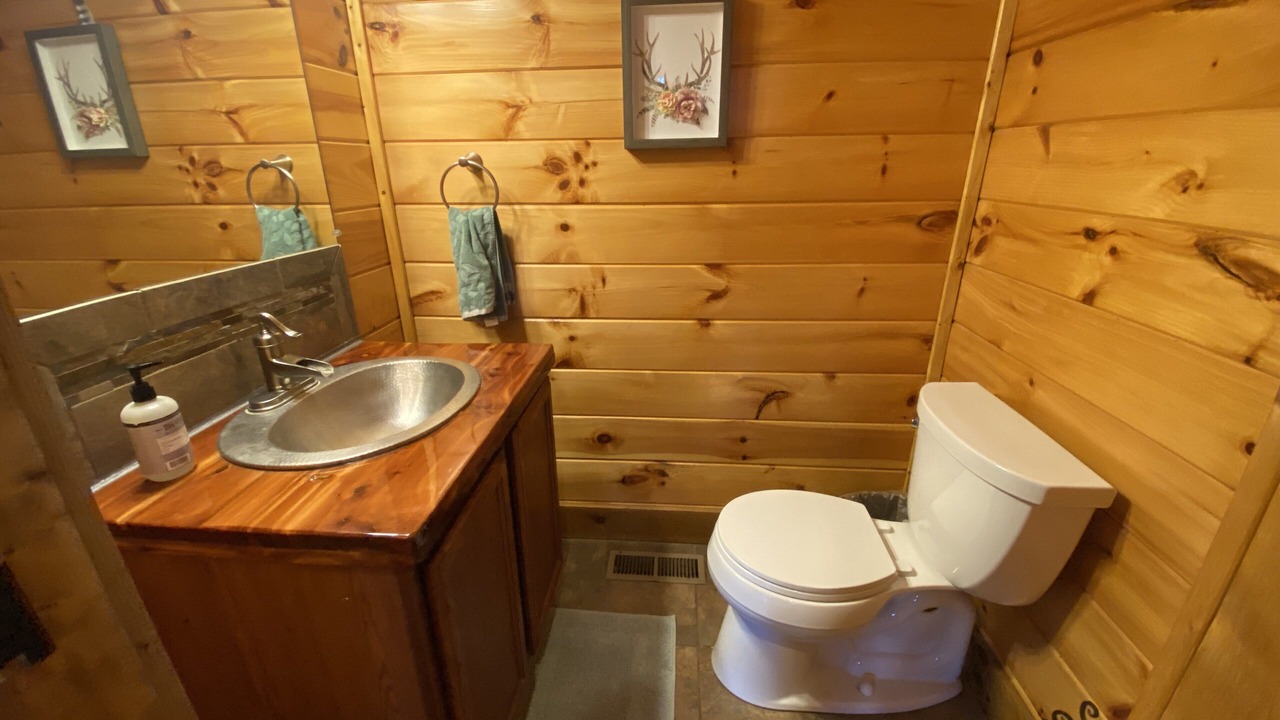 Photo of Bathroom in Piney Mountain
