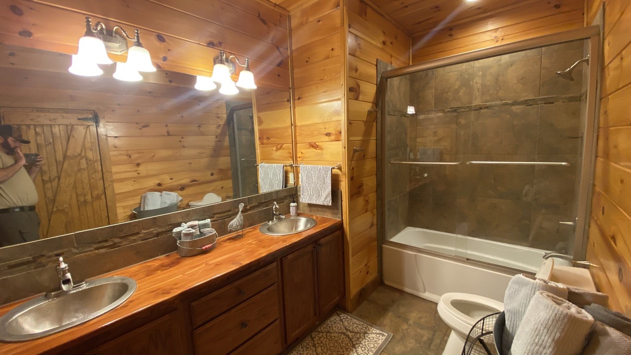 Photo of Bathroom in Piney Mountain