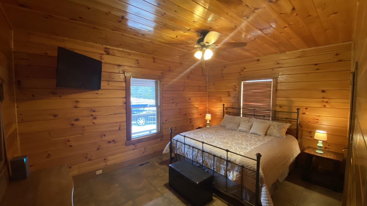 Photo of Bedroom in Piney Mountain