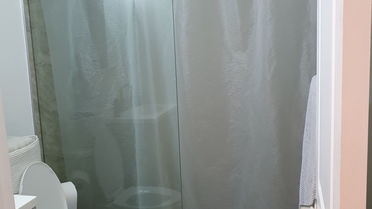 Photo of Bathroom in Central Oakland Park