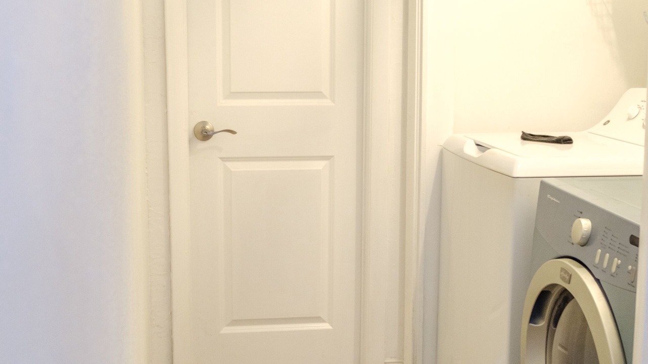 Photo of Bedroom in Central Oakland Park