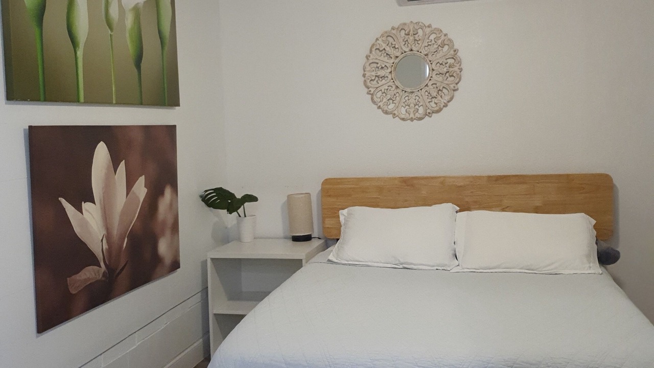 Photo of Bedroom in Central Oakland Park