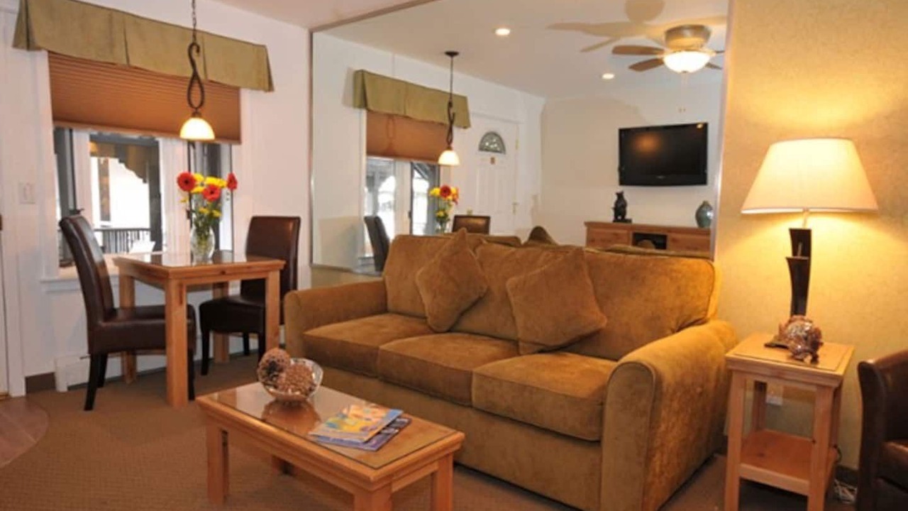Photo of Livingroom in Lakeside Park