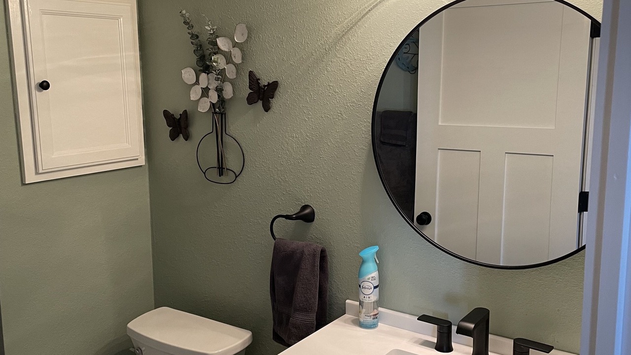 Photo of Bathroom in Black Wolf