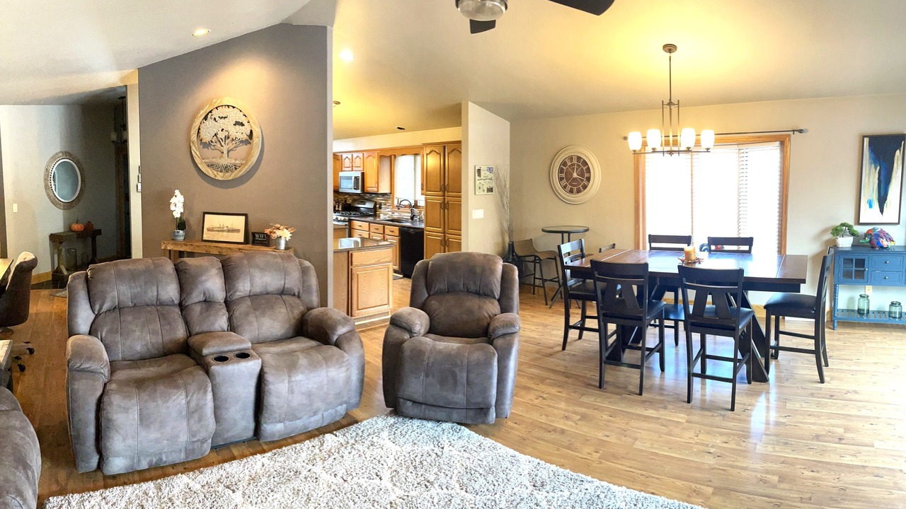 Photo of Others in Black Wolf