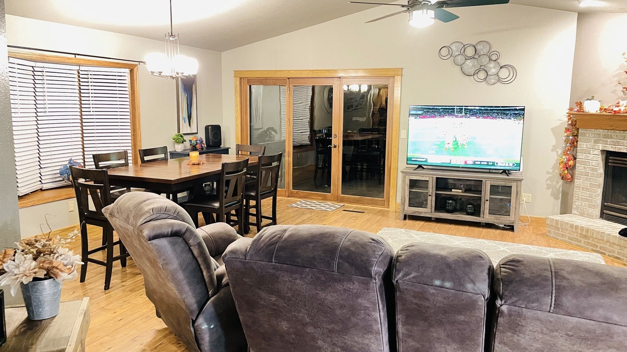 Photo of Others in Black Wolf