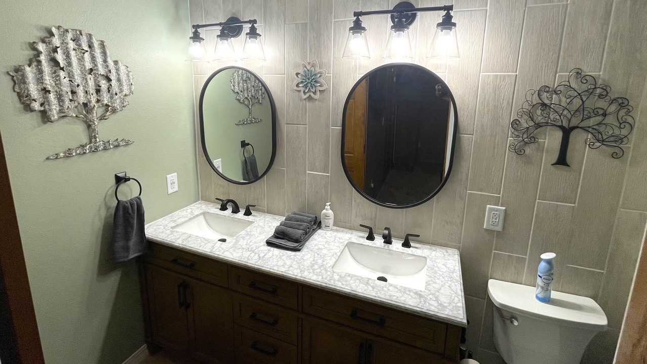 Photo of Bathroom in Black Wolf