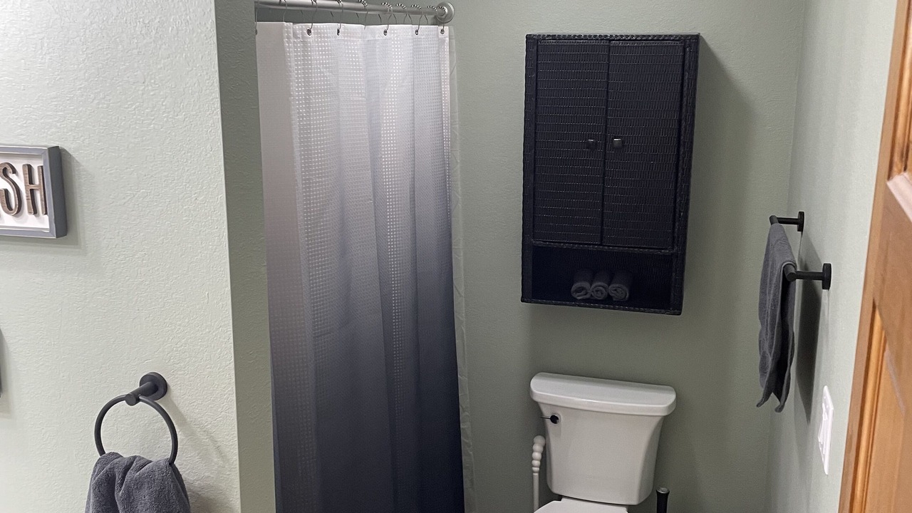 Photo of Bathroom in Black Wolf