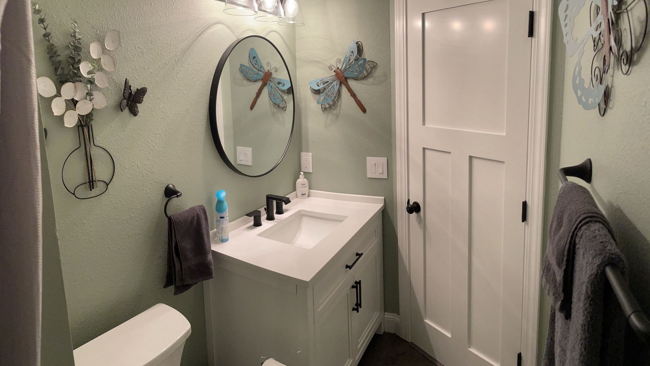 Photo of Bathroom in Black Wolf