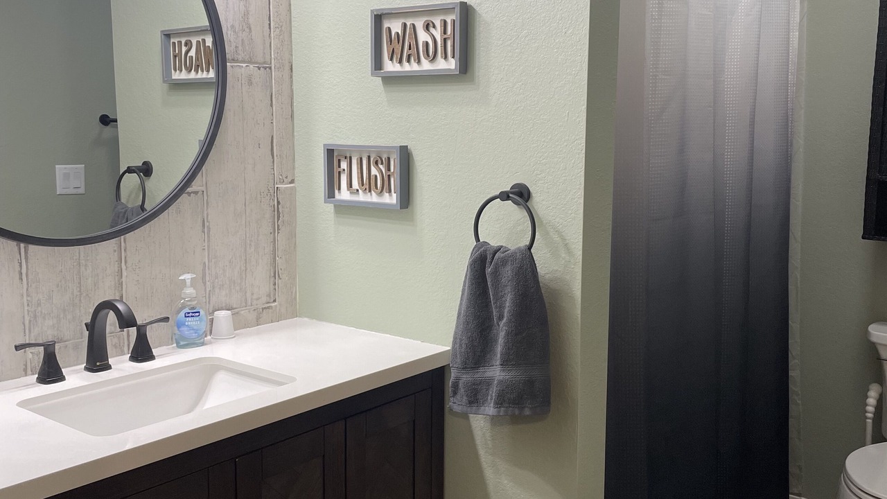 Photo of Bathroom in Black Wolf