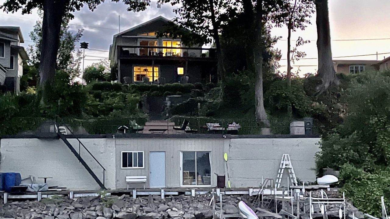 Photo of Others in North Rose