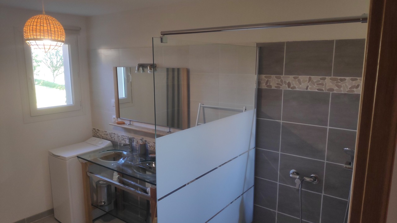 Photo of Bathroom in Le Cause